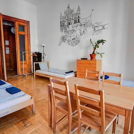 Pal'S Hostel And Apartments