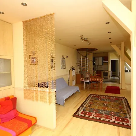 Pal'S Hostel And Apartments *