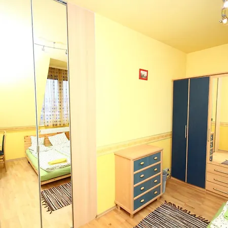 Pal'S Hostel And Apartments Hostel