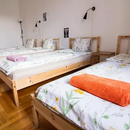 Pal'S Hostel And Apartments