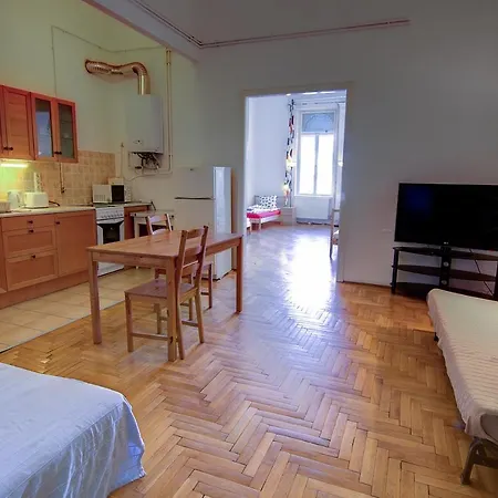 Pal'S Hostel And Apartments