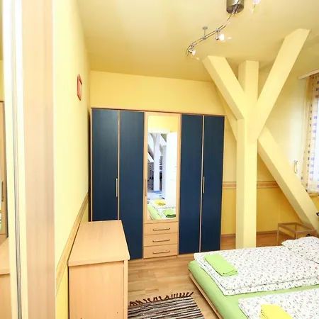 Pal'S Hostel And Apartments