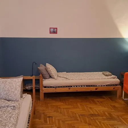 Pal'S Hostel And Apartments