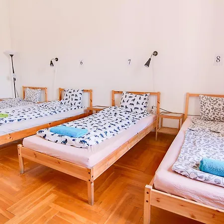 Pal'S Hostel And Apartments Hostel
