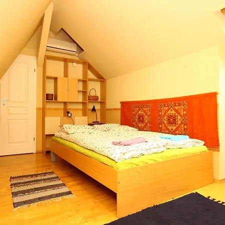 Pal'S Hostel And Apartments