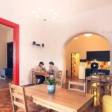 Hostel Pal'S Hostel And Apartments