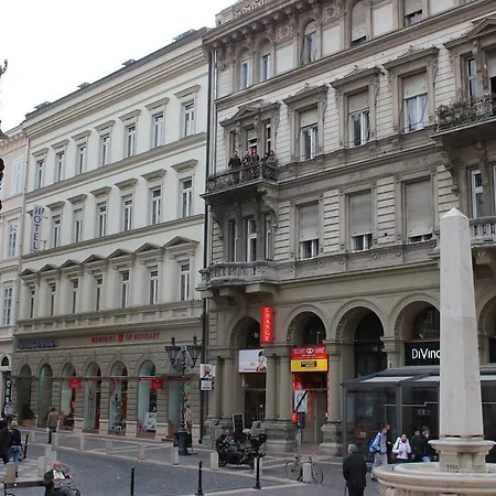 Pal'S Hostel And Apartments Hostel