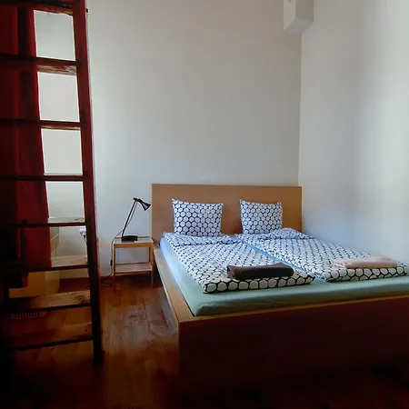 Hostel Pal's And Budapeşte