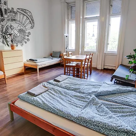 Hostel Pal's And Budapeşte