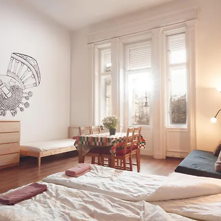 Pal's And Auberge de jeunesse