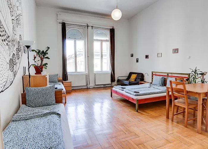 Hostel Pal's And Budapest